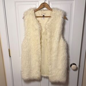 Universal Thread Ivory Faux Fur Vest One Size Fits Most